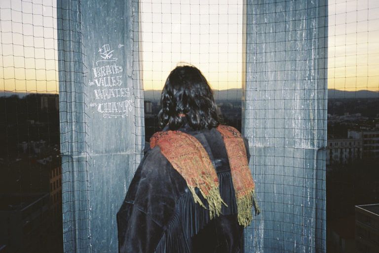 Remplir Vide. Texte de Cécile Goguely et photographies d’Antonin Tricard, publié dans la revue Chabe Numéro 1